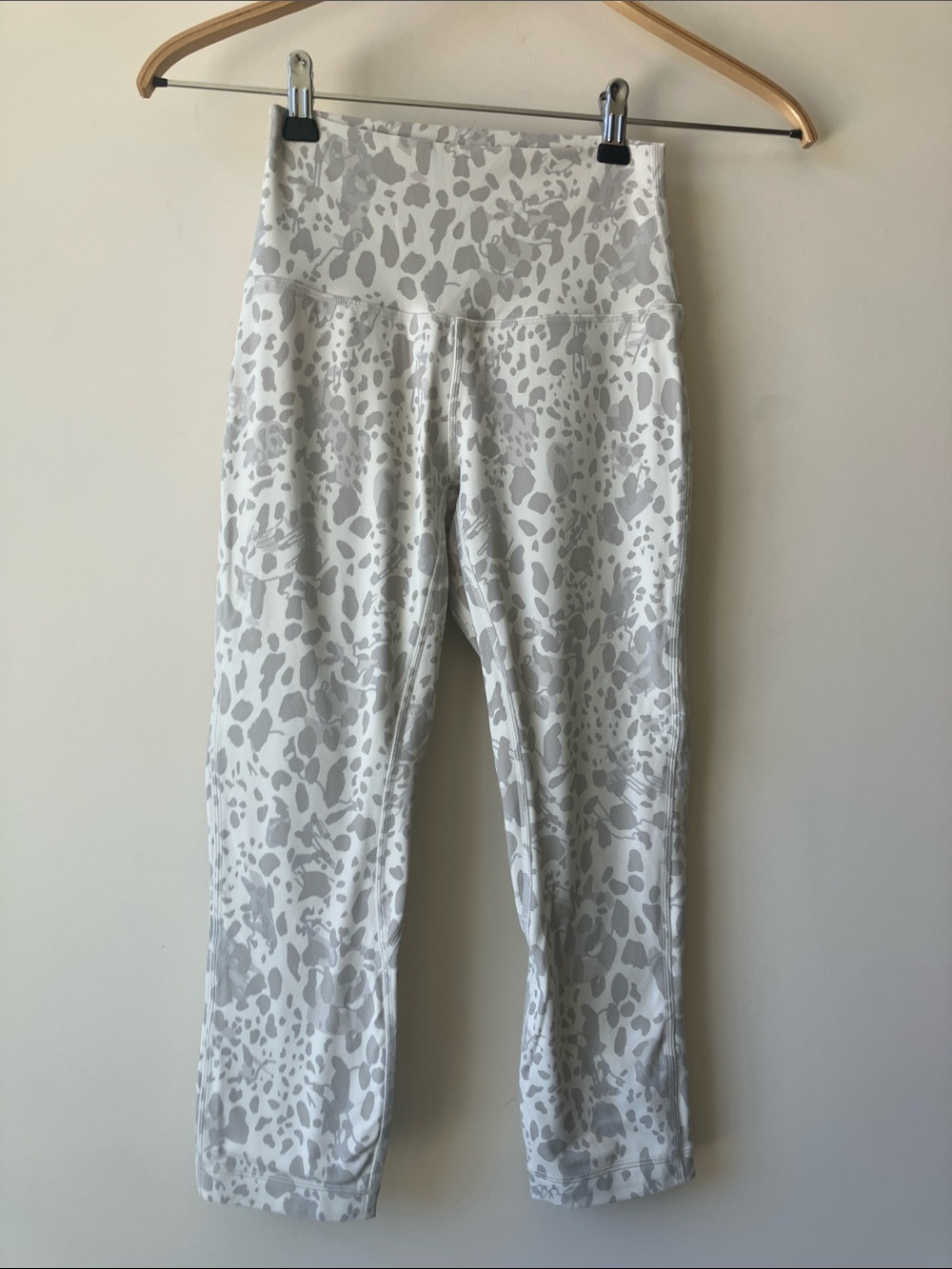 LULULEMON Align HR Crop Nulu Cheetah Camp Antique White/Grey Leggings Size 4